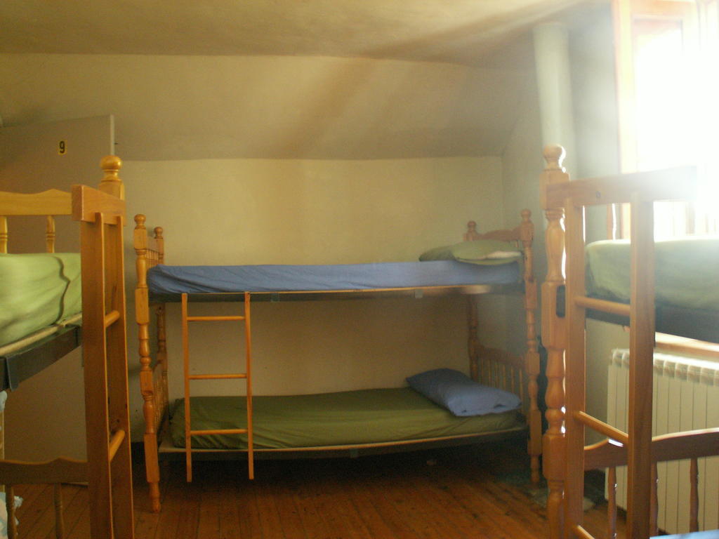 Albergue Pepito Grillo Canfranc Szoba fotó